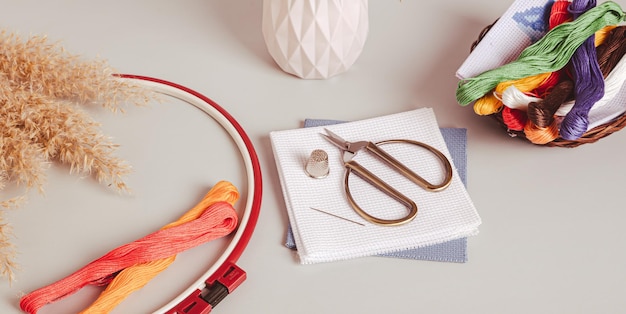 Zestaw mulin, tamborków i wzorów